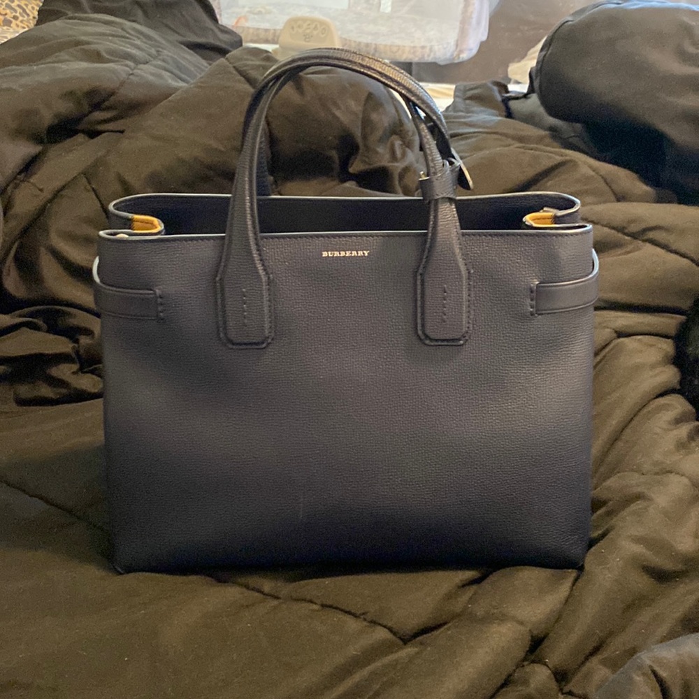 AUTHENTIC Medium Burberry Banner Bag